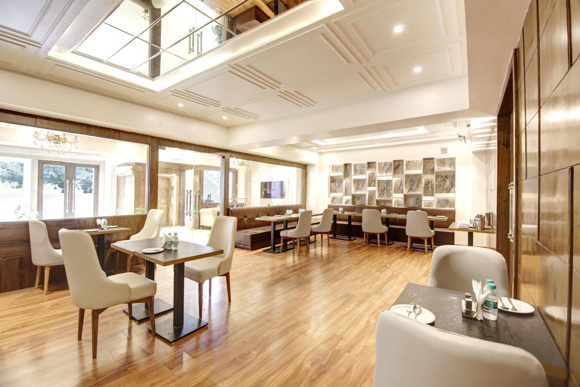 Marks Hotel & Banquet Нойда Екстер'єр фото