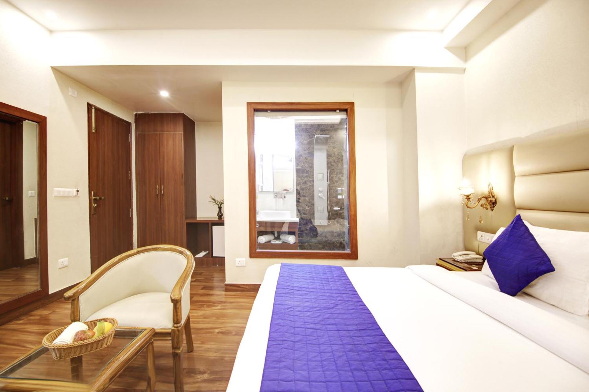 Marks Hotel & Banquet Нойда Екстер'єр фото