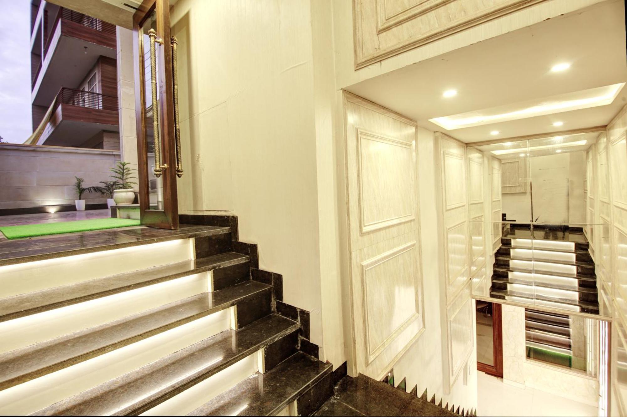 Marks Hotel & Banquet Нойда Екстер'єр фото
