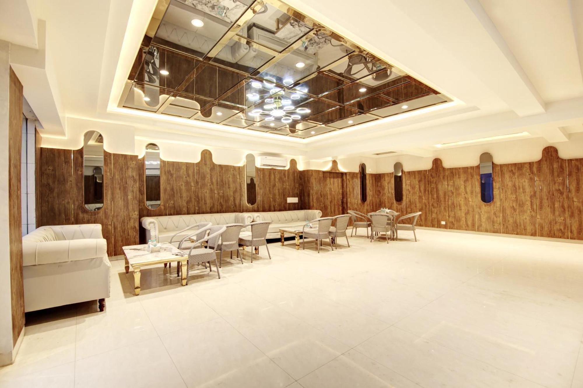 Marks Hotel & Banquet Нойда Екстер'єр фото
